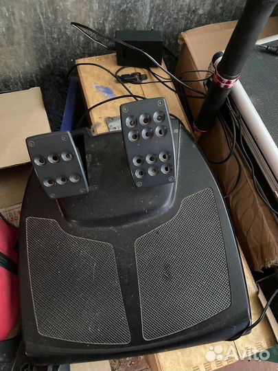 Игровой руль logitech momo