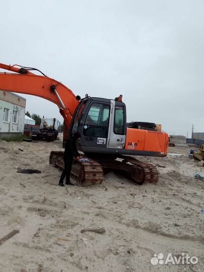 Гусеничный экскаватор Hitachi EX200-3, 2011