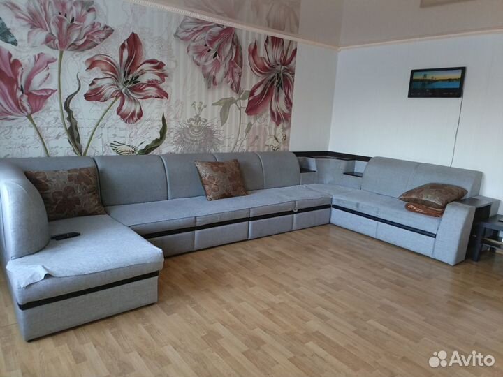 Большой угловой диван