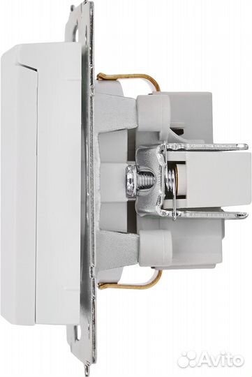 Розетка Vesna с заземлением с крышкой цвет белый