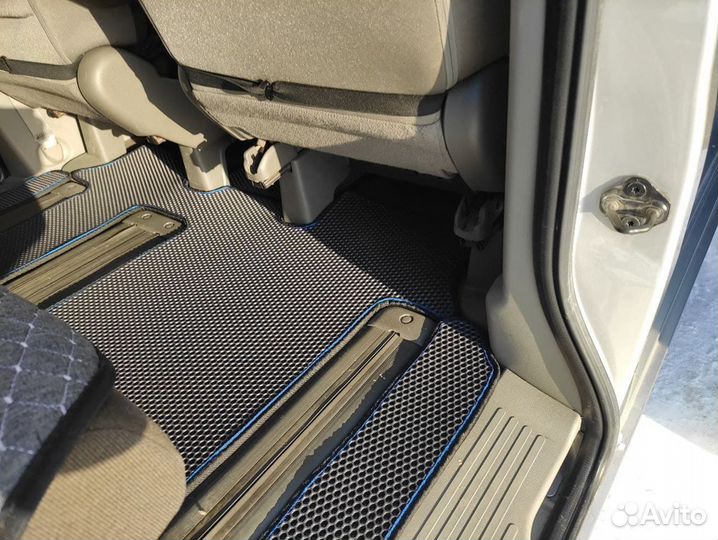 Автоковрики на Honda Step Wgn