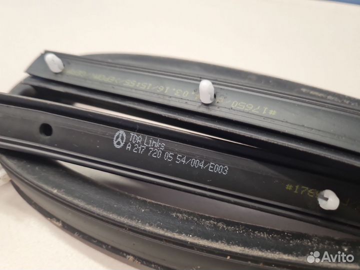 Уплотнитель двери передней левой Mercedes S-klasse