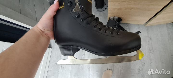 Коньки фигурные женские размер 39-40