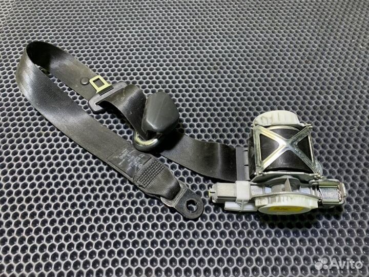 Ремень безопасности прав. перед. Volkswagen Amarok