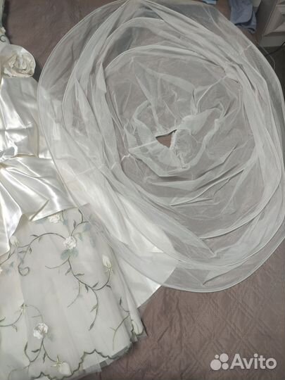 Свадебное платье 42 44 бу