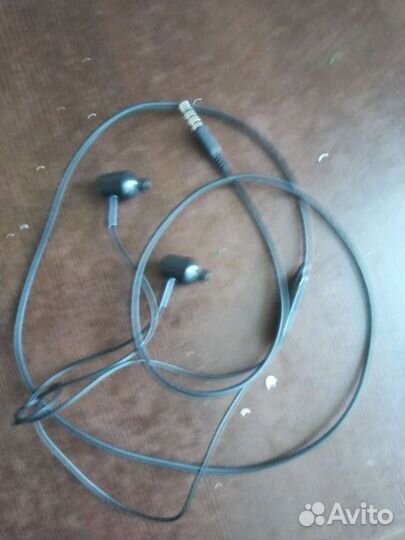Проводные наушники
