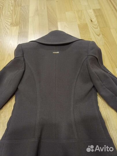 Полупальто новое. Цвет темный беж