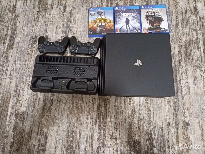 Sony playstation 4 PS4 pro 1tb с играми