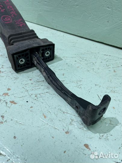 Ограничитель задней левой двери Touareg NF