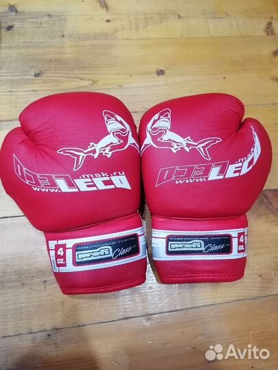 Боксерский шлем green hill и боксерские перчатки