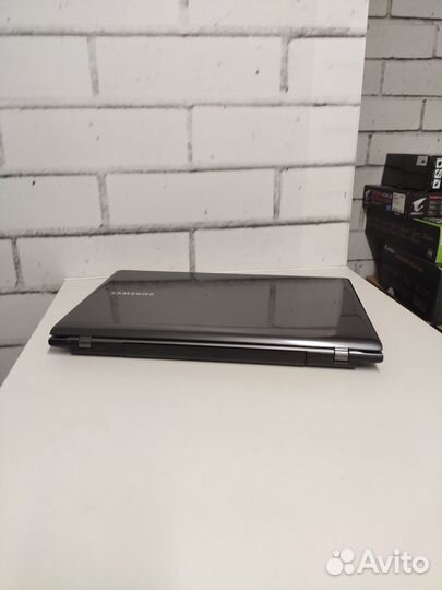 Игровой ноутбук 2 видеокарты\4 ядра\120SSD+500HDD