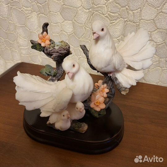 Фигурка голубей