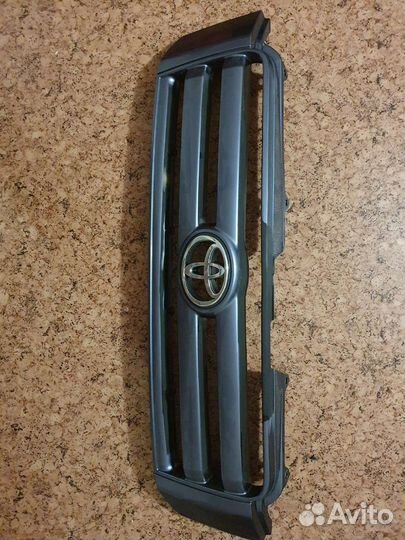 Решетка радиатора Toyota Kluger/Highlander, 2005