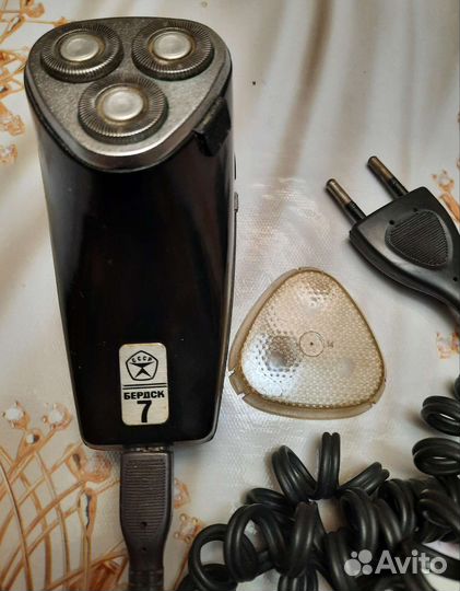 Электробритва СССР Бердск 7 в рабочем состоянии