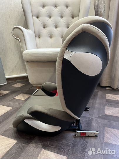 Автомобильное кресло