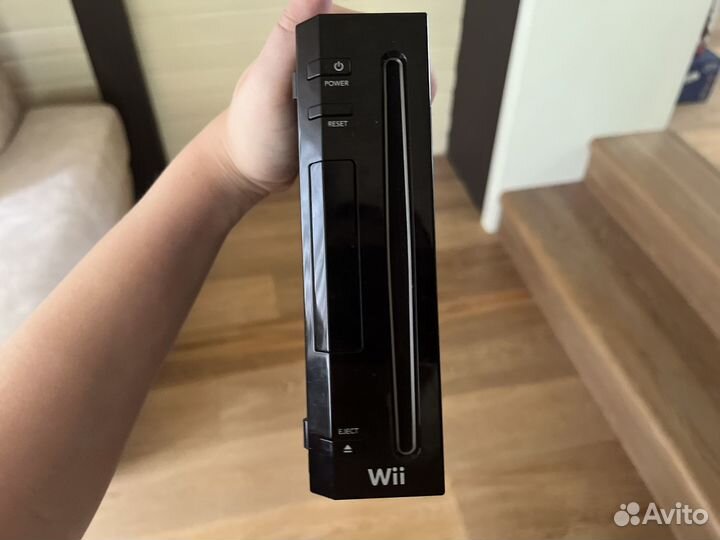 Nintendo Wii +геймпады, игры sensor bar и т.д