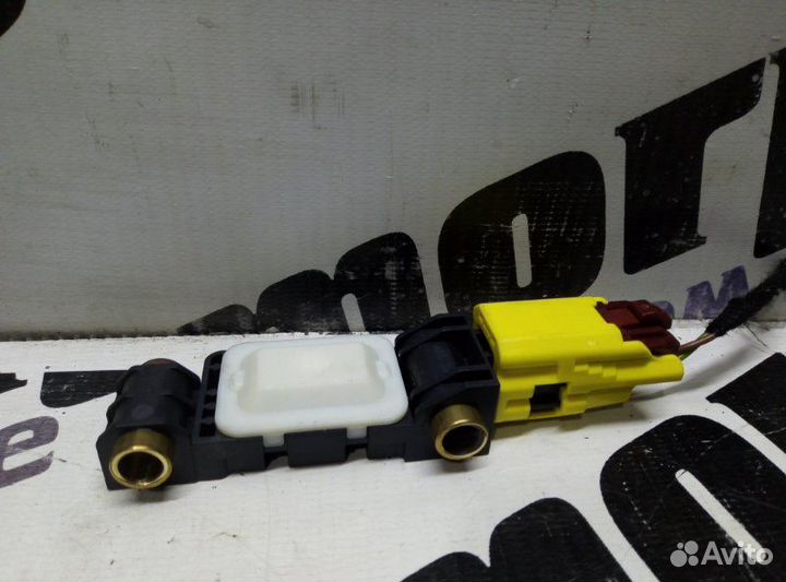 Датчик airbag задний Audi A4 B7 BWE 14.06.2006