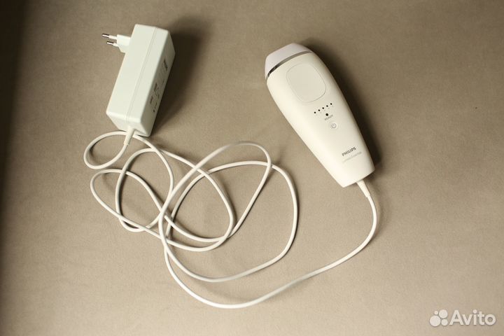 Компактный фотоэпилятор Philips Lumea Essential BR