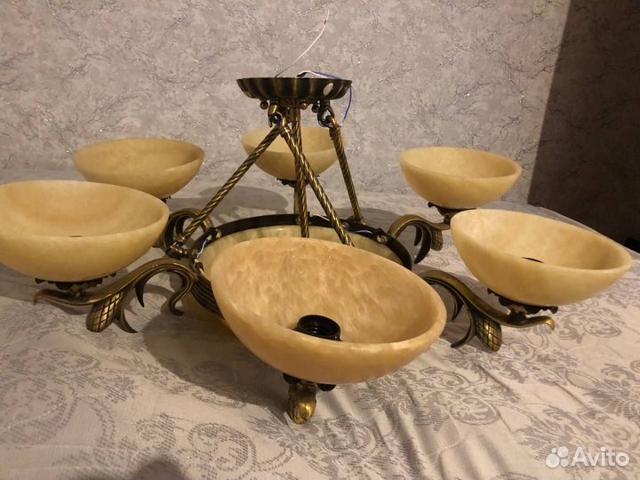 Люстра из оникса