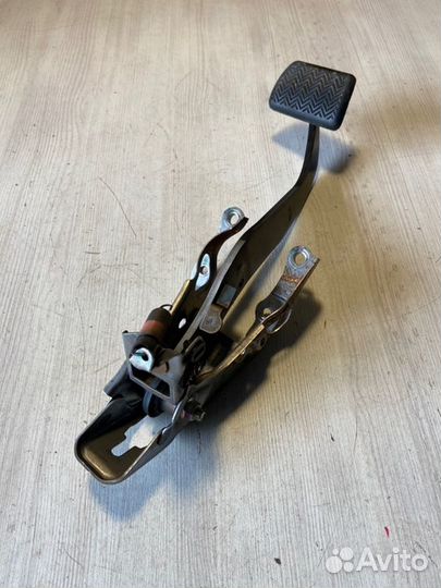 Педаль тормоза Toyota Corolla 180 1zrfe 2013