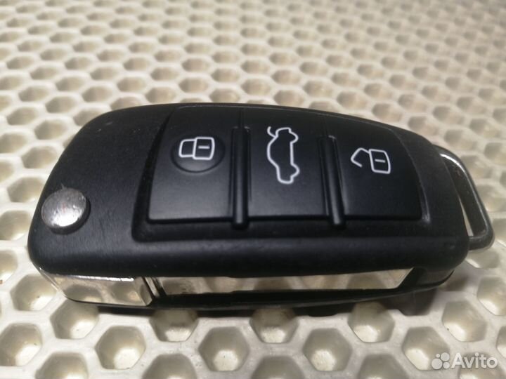 3R0 837 220 Seat Exeo 2008-2013 выкидной чип ключ