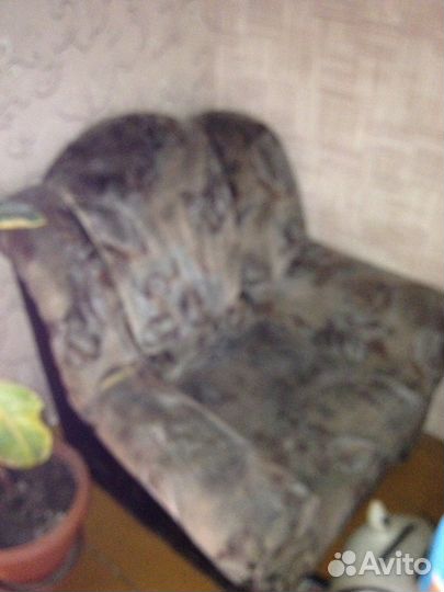 Продам диван с креслами