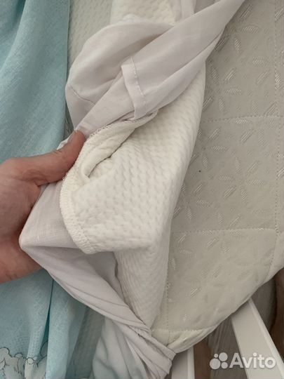 Детская кроватка с маятником