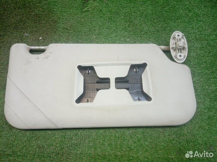 Козырек солнцезащитный передний правый Ford Focus