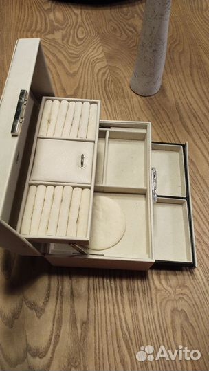 Шкатулка для украшений