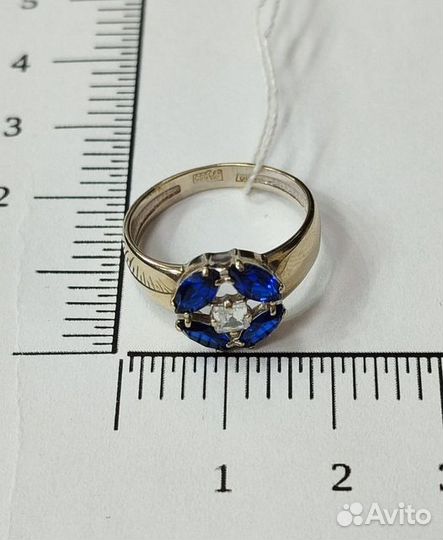 Кольцо с синтетическим камнем Золото