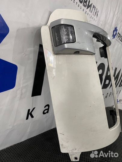 Окантовка правой фары Volvo FM4 21963141