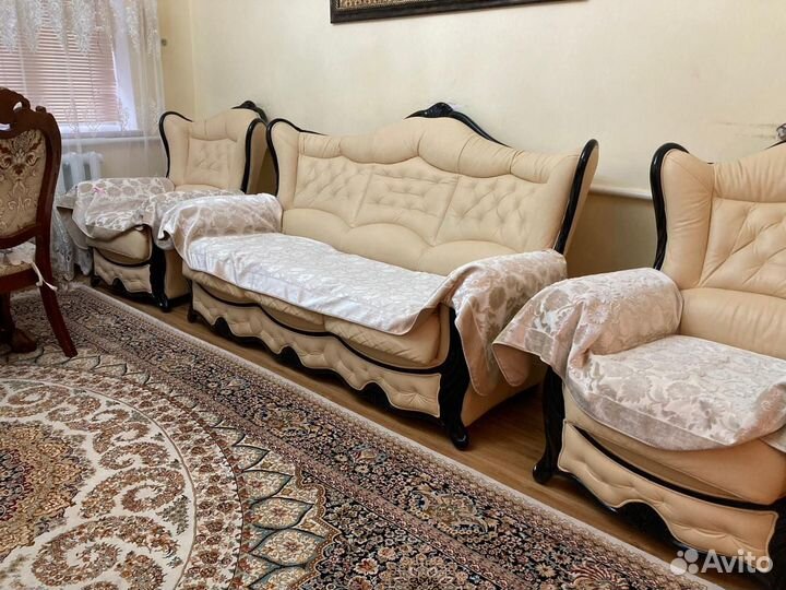 Кожаный диван бу