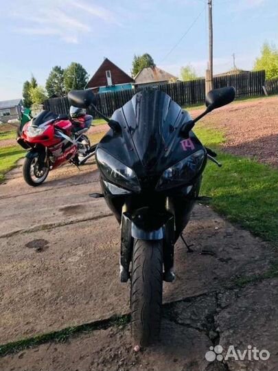 Yamaha R 1