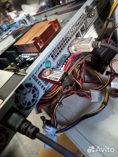 Раритетный сервер 1U, pentium 4, 1024Mb, без HDD