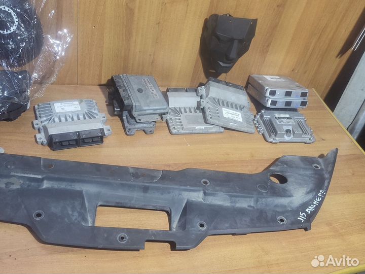 Nissan almera g15- панель замка капота