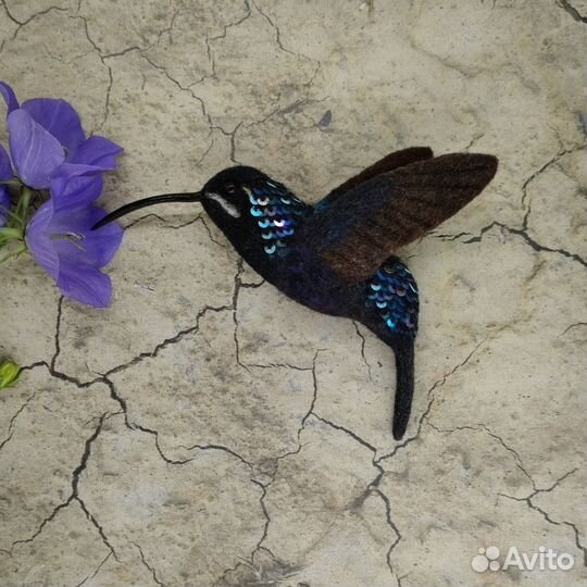 Брошь колибри