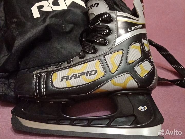 Коньки хоккейные