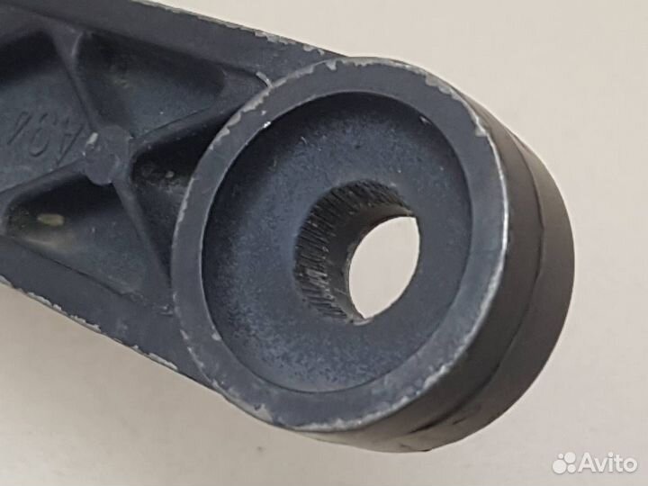 Поводок стеклоочистителя передний правый Nissan Ce