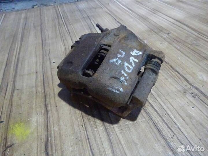 Суппорт передний правый Audi 100/200 44 1983-19