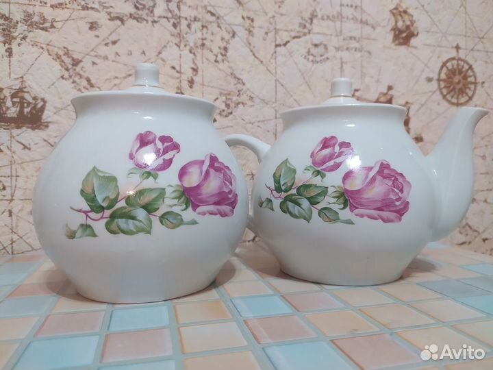 Заварочный чайник и сахарница