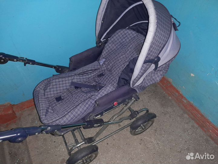 Прогулочная коляска