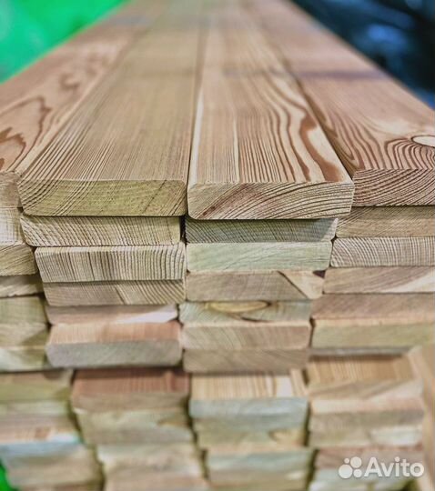 Доски лиственницы 35x130 мм, прошедшие строгательн