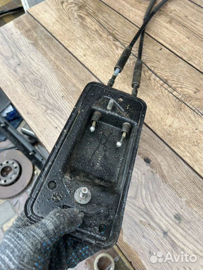 Трос ручного тормоза Volkswagen Passat 2.0