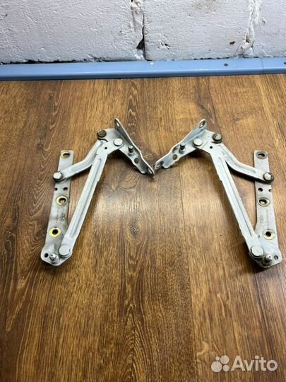 Петля крышки багажника задняя Ford Focus 1 седан 2