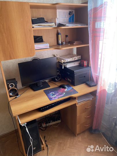 Компьютерный стол