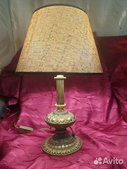 Бронзовая настольная лампа