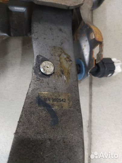 Педаль тормоза Митсубиси Л200