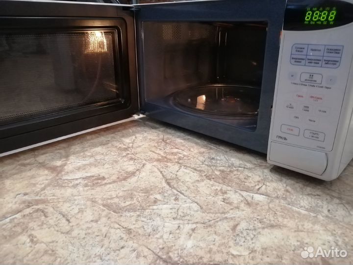 Микроволновая печь Samsung CE2833NR 23л 850wt