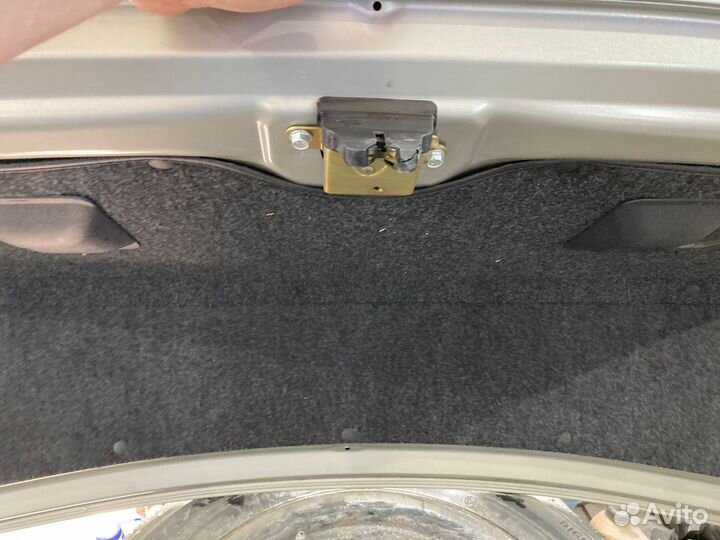 Крышка багажника toyota corolla 120 2004-2006