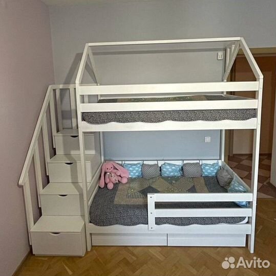 Двухъярусная кровать